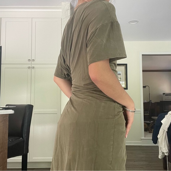 Minimal Dress - Picture 2 of 3